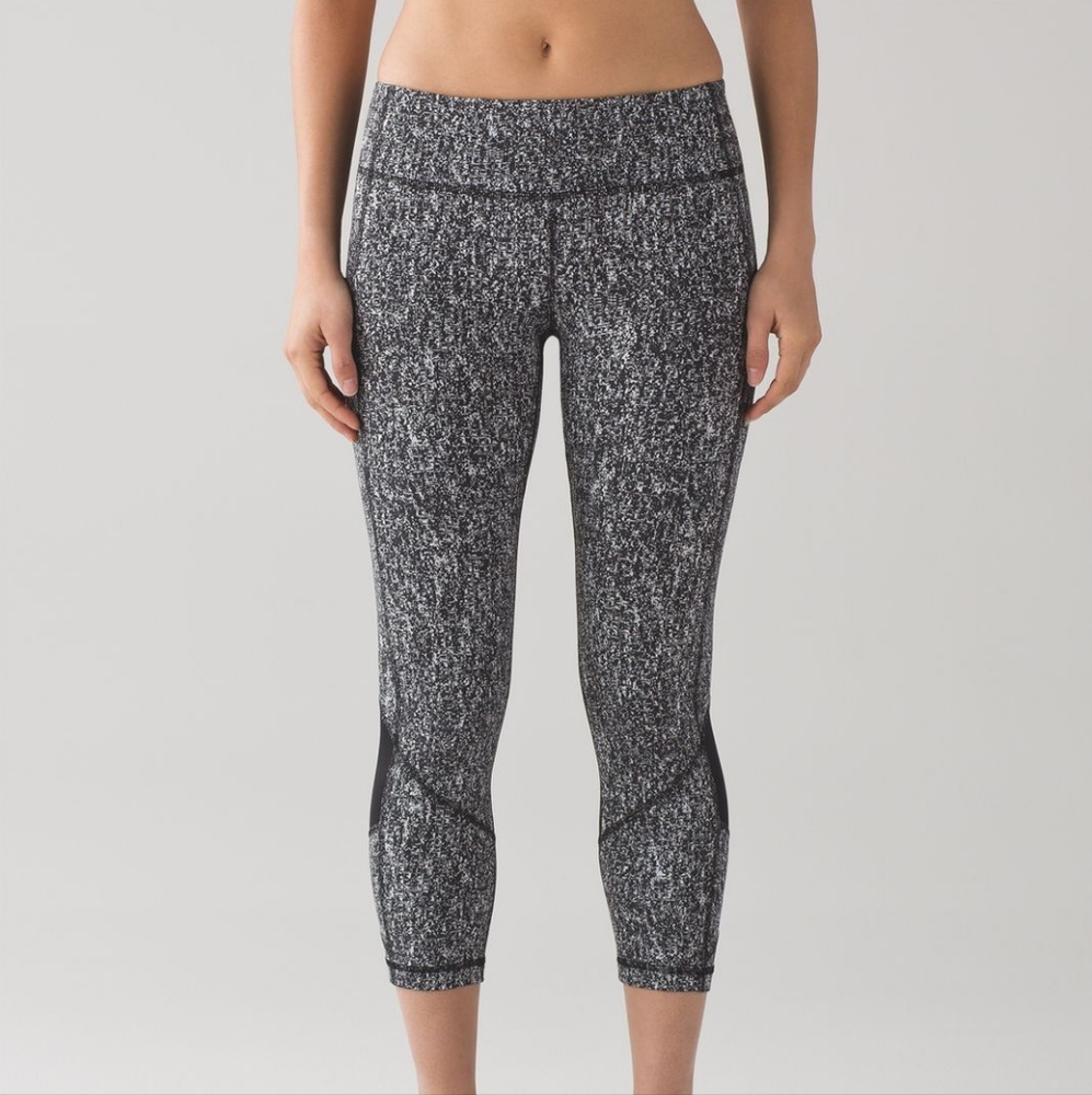 Lululemon Pace Rival Crop (19")Power Luxtreme Suited Jacquard Black White/Black